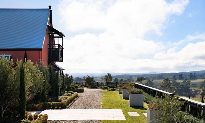 Glenlyon House | Villa Monte Lago - Pool, Jacuzzi, Sauna!