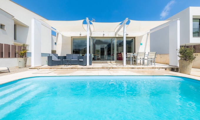 Urbanizacion Mont Ferrutx Villa | Villa 'Montfarrutx' with Mountain View, Wi-Fi and Air Conditioning