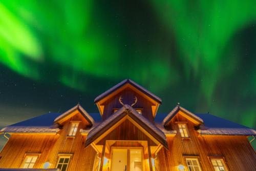 Laukeng House | Villa Nestun - Northern lights villa with sauna