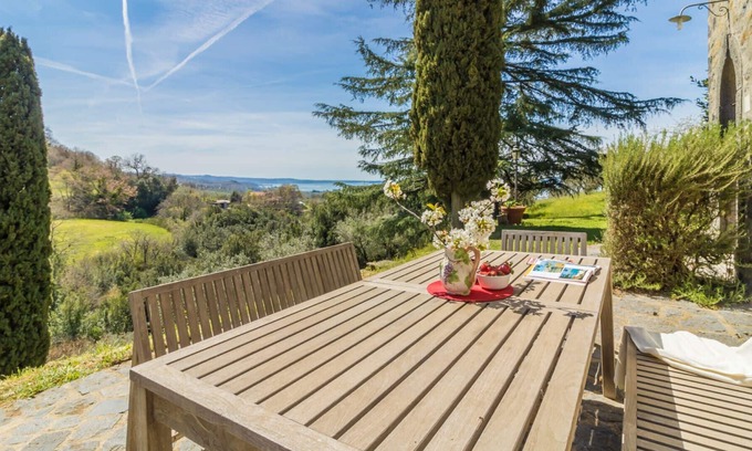 Bolsena Villa | Villa Nikki - Country house surrounded by nature with lake view