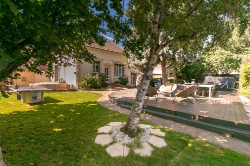 Villemoisson-sur-Orge Villa | Villa Oasis près de Paris avec Piscine Chauffée, Sauna et Jacuzzi pour 15 Personnes