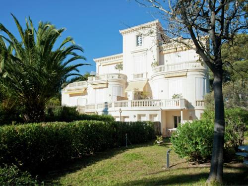 Boulouris-sur-Mer Apartment | Villa on Côte d'Azur with Beachfront Views