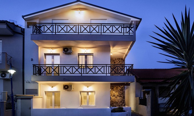 Polichrono Apartment | Villa Pearl