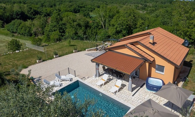 Radini House | Villa Pendolina with Private Pool, Garden and BBQ