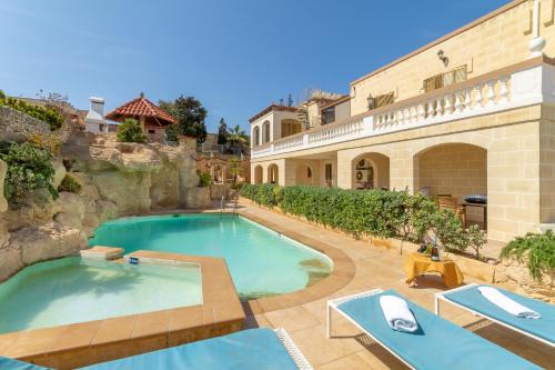Santa Maria Estate Apartment | Villa & Pool Apartments in Mellieha Bay