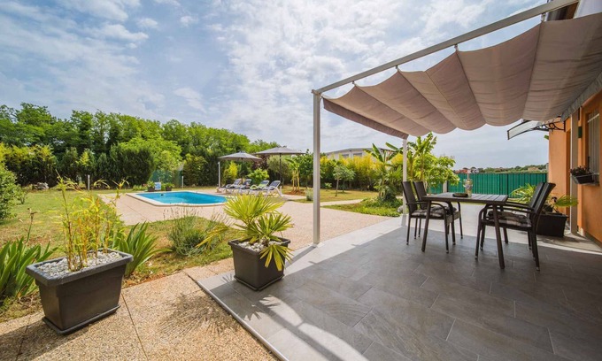 Musalez Villa | Villa quiet area with pool