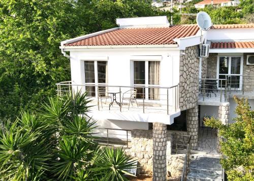 Dobra Voda Apartment | Villa Radis