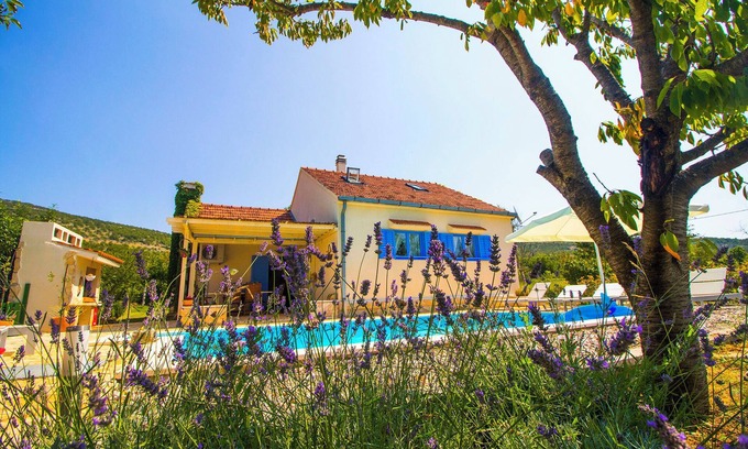 Krusvar House | VILLA ROMANSA 22km Split-Perfect Peace, Heated pool, Bbq
