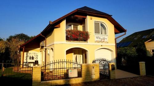 Velky Meder Villa | Villa Rose