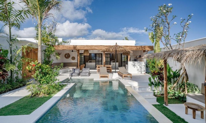 Beraban Villa | Villa Ruta II - Luxury 2BR tropical villa next to Luna BC and Nyanyi beach