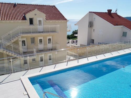 Plat Apartment | Villa Samba- Premium One-Bedroom Apartment with Balcony and Sea View