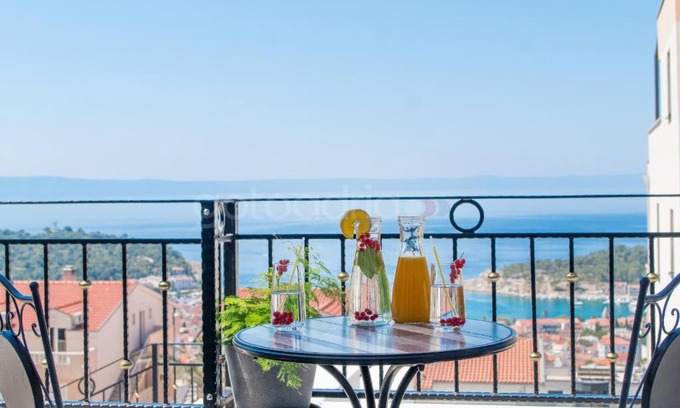 Moca Apartment | Villa Smaragd - bedroom Citrin with shared pool