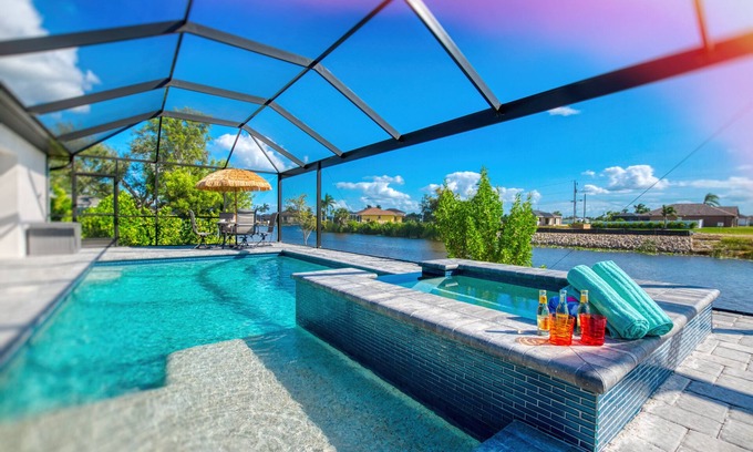 Burnt Store Villa | VILLA SOUTHERN ESCAPE – HEATED POOL & SPA | WATER VIEW | BOAT RENTAL + TOURS VOUCHER INCL.