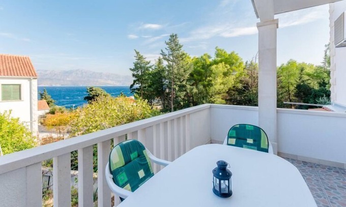 Splitska Apartment | Villa Stella - Two Bedroom Apartment with Terrace and Sea View (Stella)