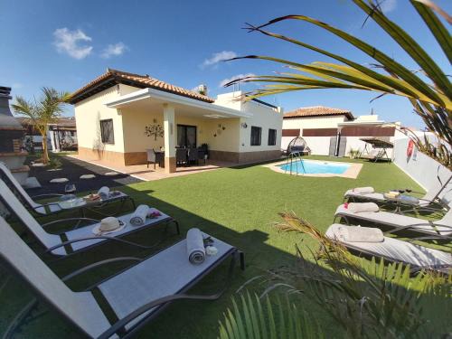 Caleta de Fuste Villa | Villa Thais, private heated pool, ideal for your holidays in Caleta de Fuste