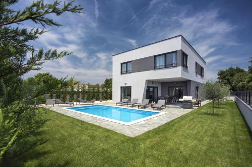 Jadreski Villa | Villa Tika in Pula for families with kids playground