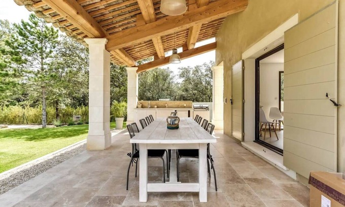 Lourmarin House | “Villa Tranquilla: Charming Retreat with Swimming Pool in Lourmarin”