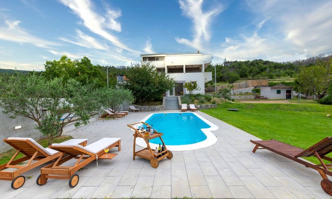 Tugare Villa | Villa Umee