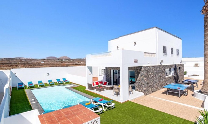 Puerto del Carmen Villa | Villa Volcan by Villa Plus