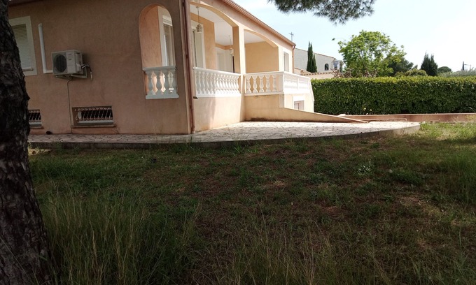 Pinet House | Villa with garden and barbecue between beaches and scrubland