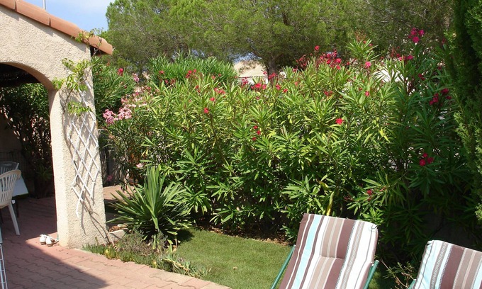 Saint-Cyprien Plage Villa | Villa with garden and terraces