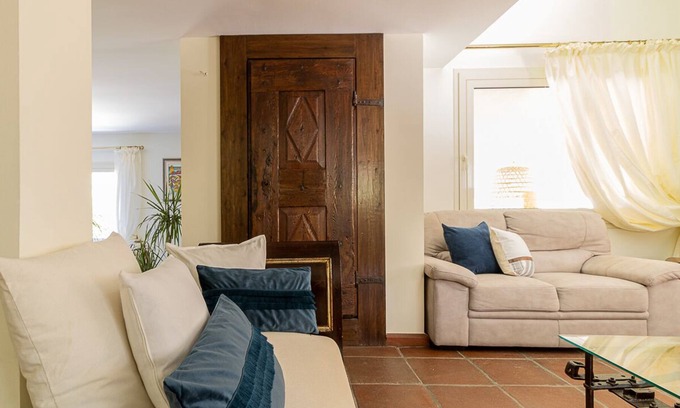 Capoterra House | Villa with large garden and swimming pool IUN code Q3652