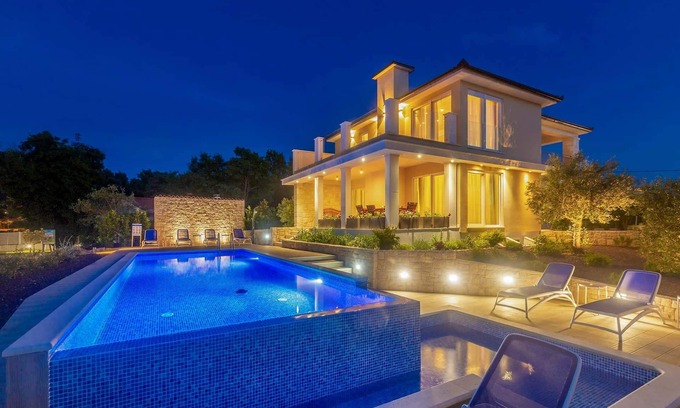 Milovcici Villa | Villa with pool, whirlpool, beach, quiet location - TRAVELER Reiseburo Krk - ID 2374