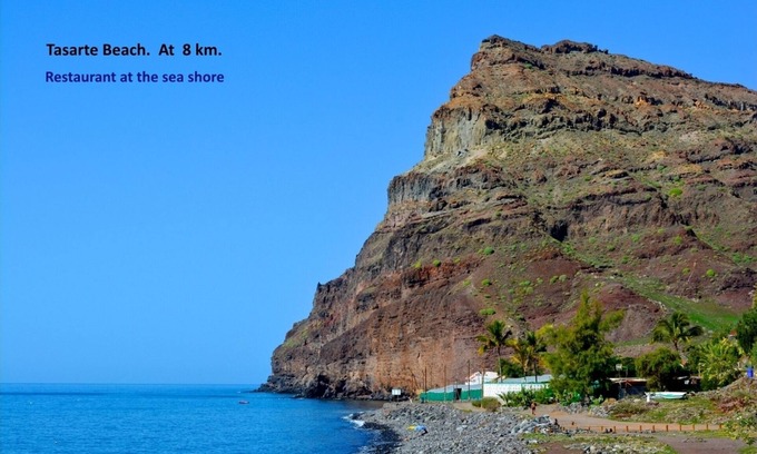 La Aldea de San Nicolas Villa | Villa with private pool in a valley under the sun and palms