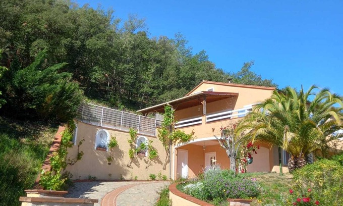 Reynes Villa | Villa with private pool in a quiet location with mountain views 5 min from Ceret