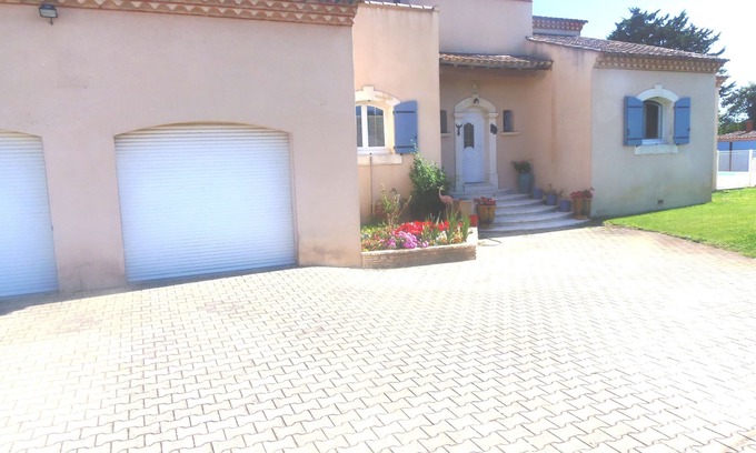 Arles Villa | VILLA WITH PRIVATE SWIMMING POOL