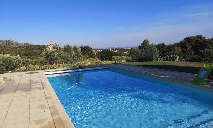 Aureille House | Villa with swimming pool and air conditioning in the heart of the Alpilles, 12 people