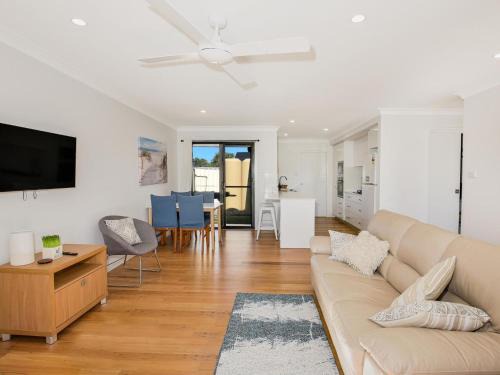 Culburra Beach House | Villa Zelma I Pet Friendly I 4 Min Walk to Beach