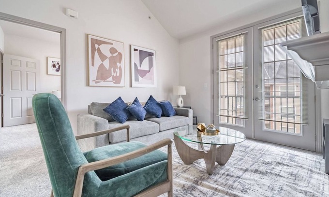 Corryville Apartment | Village 2BD 2 - Two Bedroom Apartment, Sleeps 4