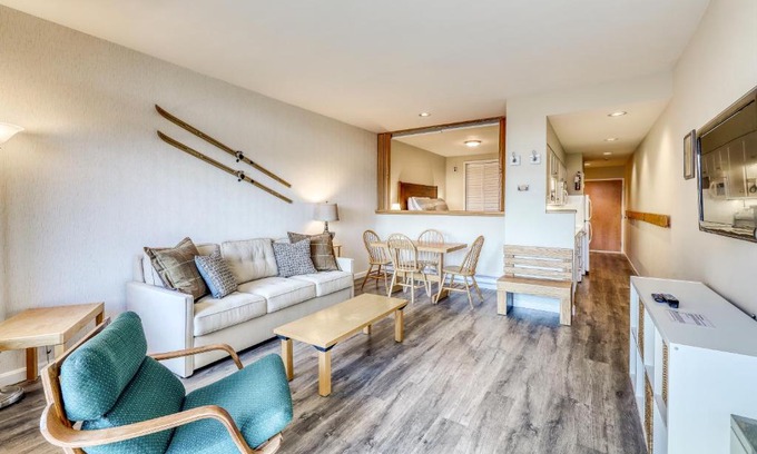 Warren Hotel | Village Gate Unit 209