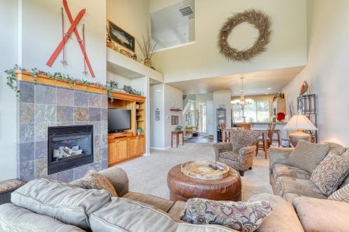 Redmond House | Village Loop View