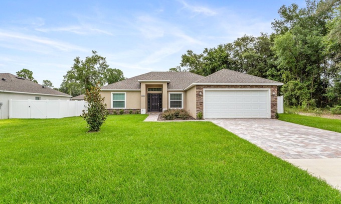 Summerfield House | Village Retreat Large and Spacious Home near the Villages.