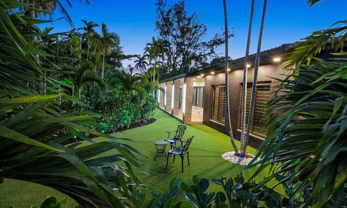 Golden Glades House | VillaKoBo Heated Pool Spa Bar Tennis Golf