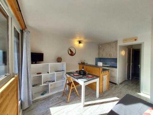 Villard-de-Lans Apartment | Villard je t'aime - Résidence Les Chalets du Village - 2 Studios 4 personnes