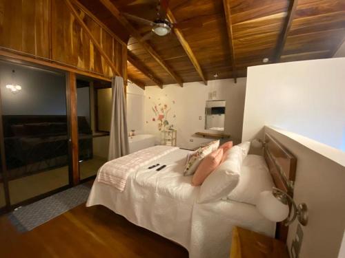 Monteverde Apartment | Villas Flakis, Luna