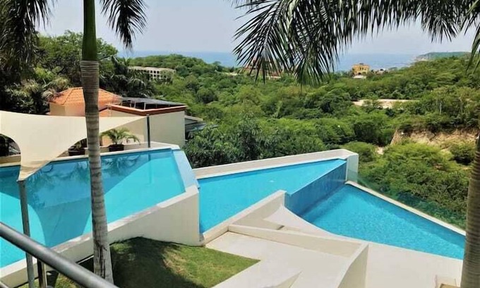 Crucecita House | Villas Paraiso Main House