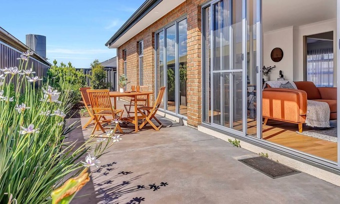 McLaren Vale House | Vines Retreat A Group Gem in the Heart of Town