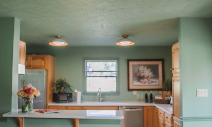 Huntly House | Vineyard Cottage w/BBQ & Scenic Views