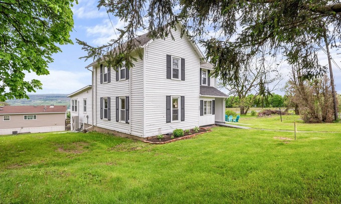Lakemont House | Vineyard & Lake Views | Newly Remodeled | Pet Friendly