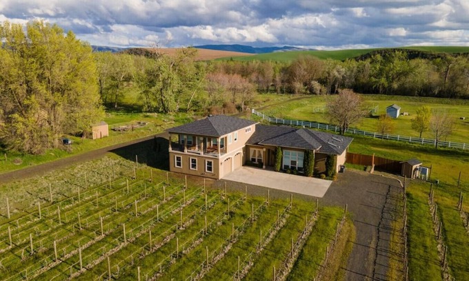 Walla Walla House | Vineyard View Estate · Vineyard View Estate