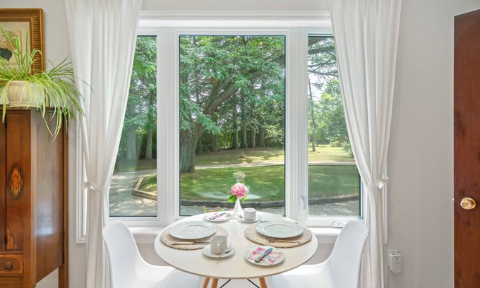 Niagara-on-the-Lake Bed & Breakfast | Vineyard Villa Bed & Breakfast