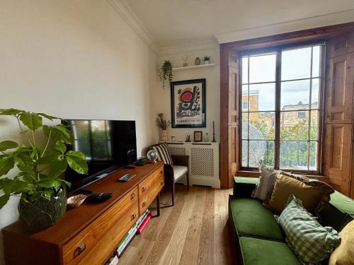 De Beauvoir Apartment | Vintage-Inspired 1BD Flat in De Beauvoir Town