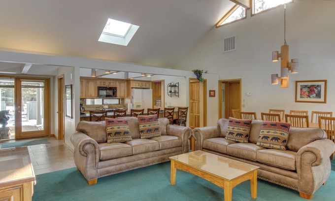 Deer Park House | Vintage mountain home w/private hot tub & SHARC access - dogs welcome