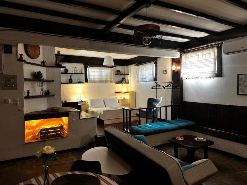 Kropia Apartment | Vintage Studio - Great for Travelers in Transit