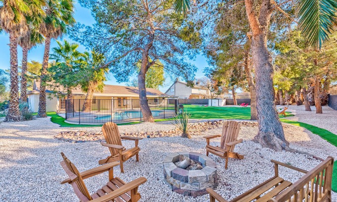 Paradise Villa | VIP! HUGE BACKYARD ONE STORY VILLA BIG POOL STYLISH GAME ROOM