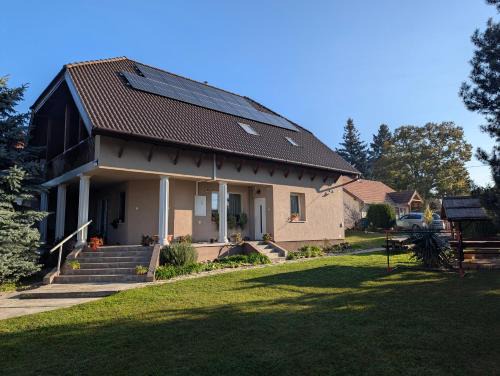 Balatonszemes Apartment | Virágos Apartman Balatonszemes
